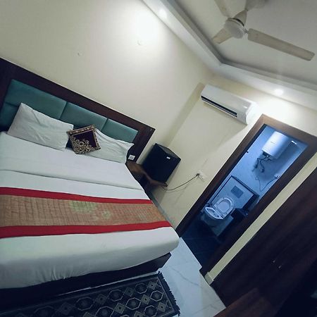 Hotel Konark A Family Stay Aerocity New Delhi Bagian luar foto