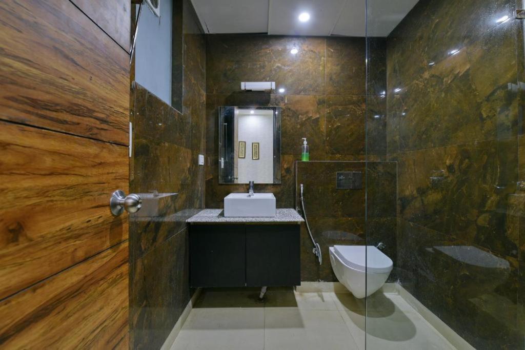 Hotel Konark A Family Stay Aerocity New Delhi Bagian luar foto