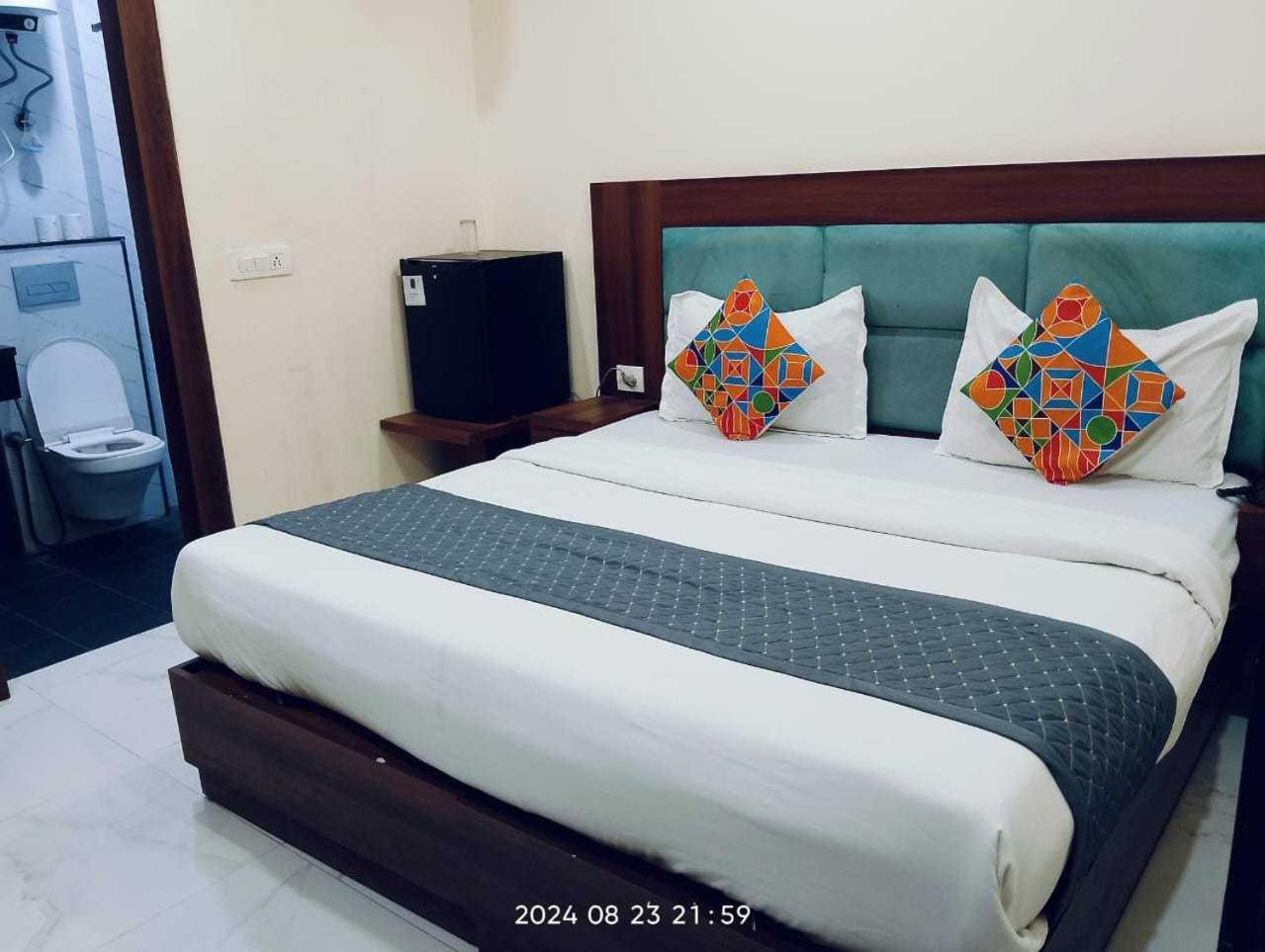 Hotel Konark A Family Stay Aerocity New Delhi Bagian luar foto