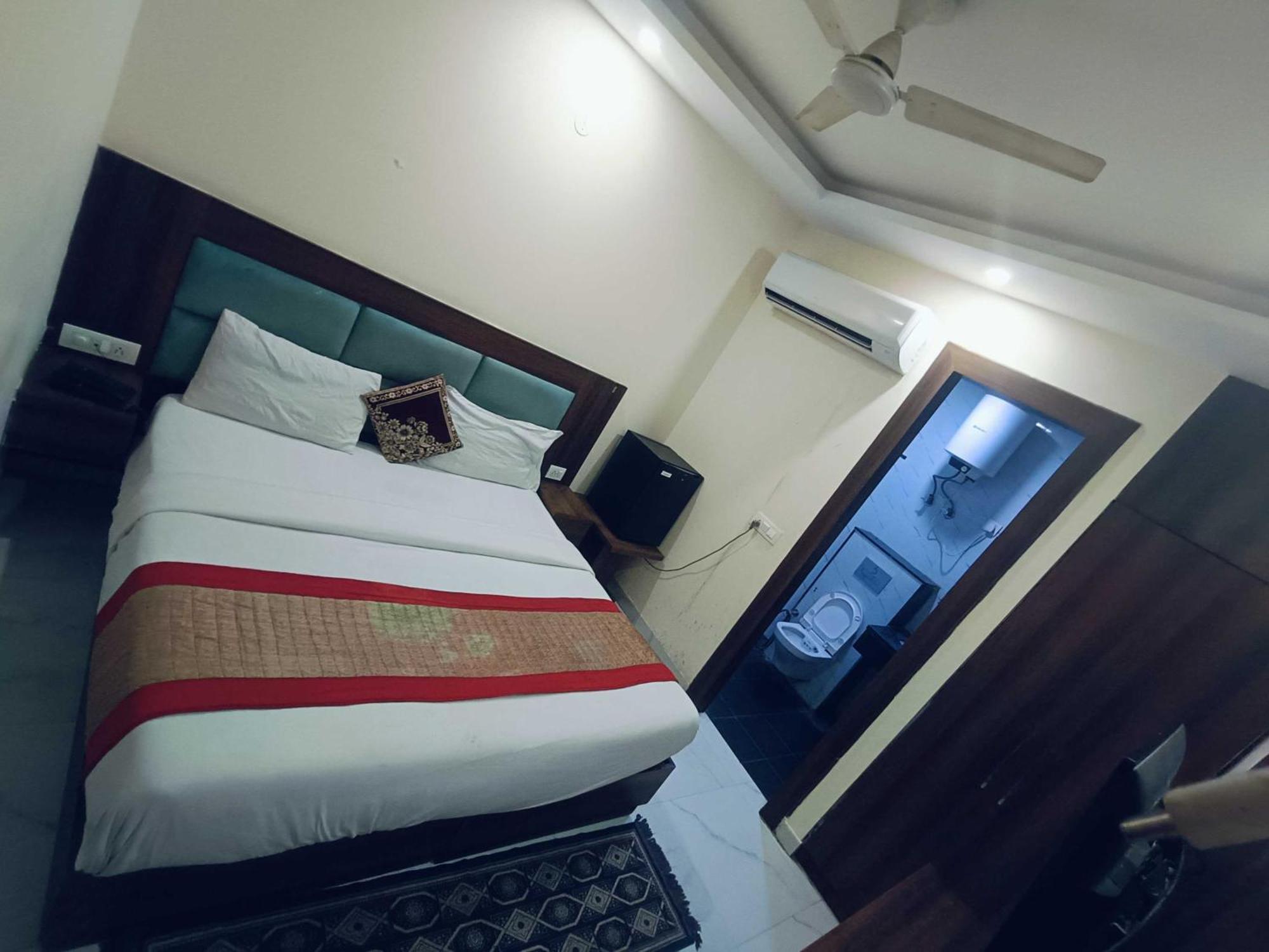 Hotel Konark A Family Stay Aerocity New Delhi Bagian luar foto
