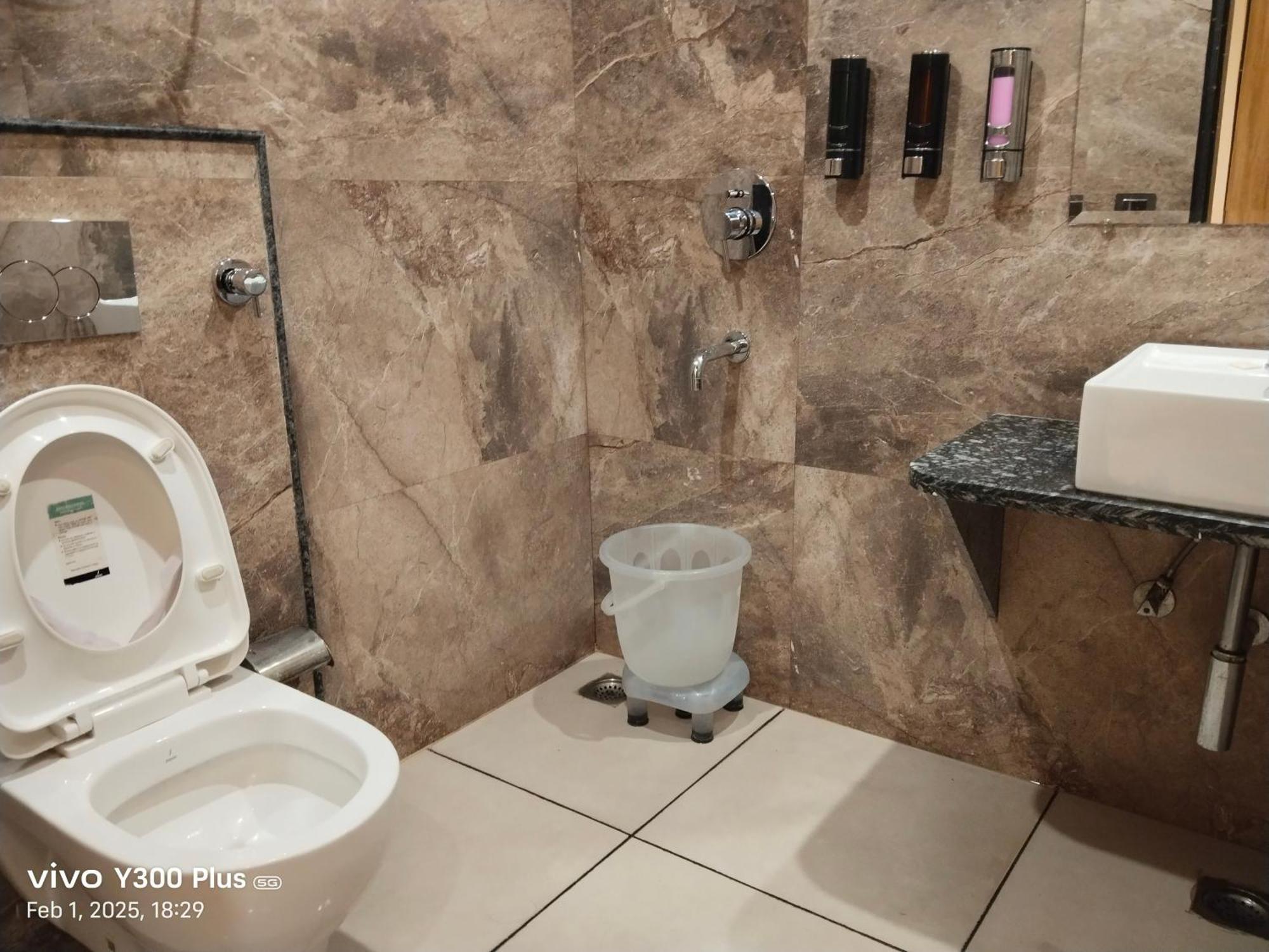 Hotel Konark A Family Stay Aerocity New Delhi Bagian luar foto