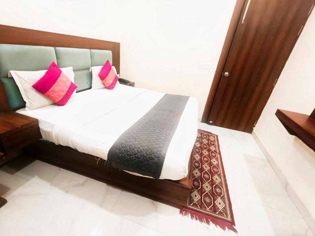 Hotel Konark A Family Stay Aerocity New Delhi Bagian luar foto