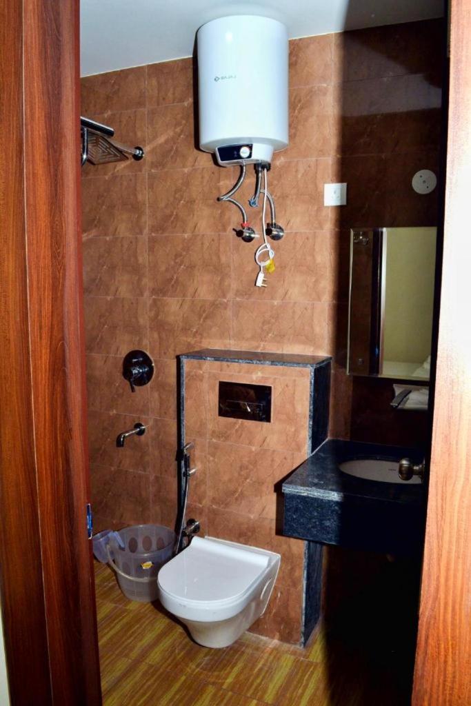 Hotel Konark A Family Stay Aerocity New Delhi Bagian luar foto