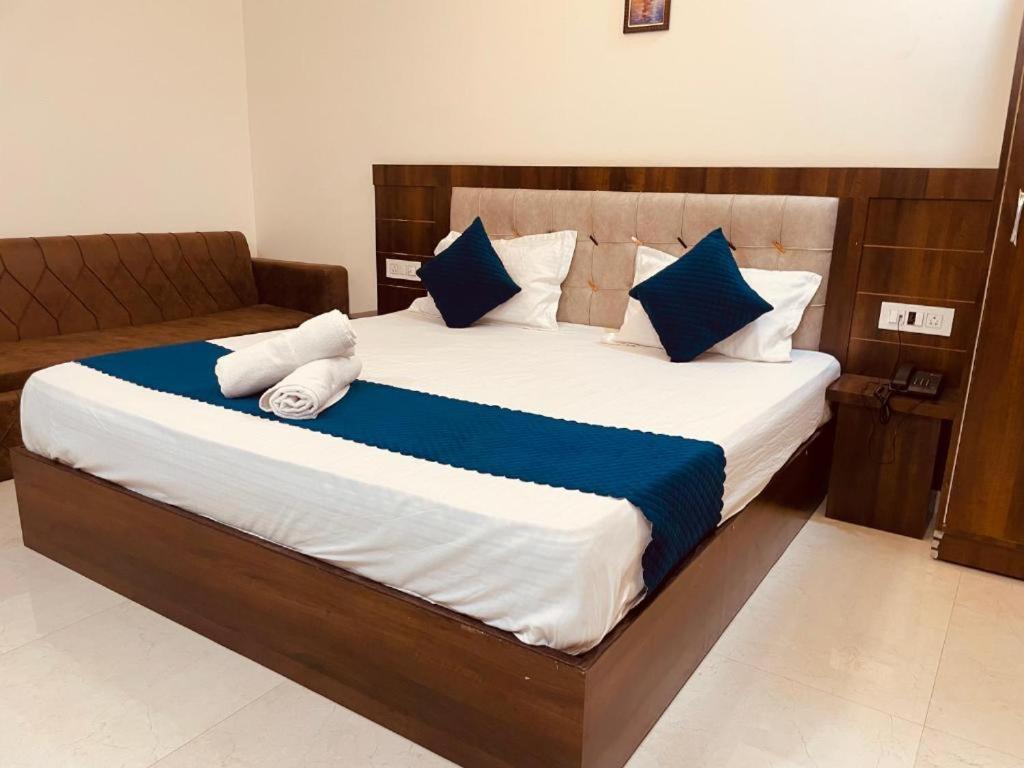 Hotel Konark A Family Stay Aerocity New Delhi Bagian luar foto